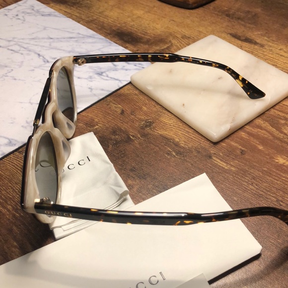 Authentic Gucci Opulent Luxury GG0124S Sunglasses - Picture 3 of 3